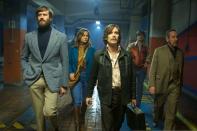 <p>Der britische Kult-Regisseur Ben Wheatley ("Kill List", "Sightseers", "High Rise") kehrt mit einem finsteren Gangster-Thriller zurück auf die Leinwand, in dem rivalisierende Gangs nach einem verpatzten Waffendeal in ein tödliches Feuergefecht verwickelt werden. Mit Brie Larson, Sharlto Copley und Armie Hammer ist es der bisher am hochkarätigsten besetzte Film Wheatleys, daher sind auch die Erwartungen gewaltig hoch. (Bild: Studiocanal) </p>