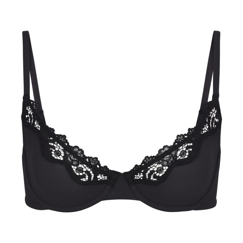 <p><a href="https://go.redirectingat.com?id=74968X1596630&url=https%3A%2F%2Fskims.com%2Fproducts%2Ffits-everybody-lace-underwire-bra-onyx&sref=https%3A%2F%2F" rel="nofollow noopener" target="_blank" data-ylk="slk:Shop Now;elm:context_link;itc:0;sec:content-canvas" class="link ">Shop Now</a></p><p>UNDERWIRE BRA</p><p>skims.com</p><p>$52.00</p>