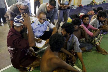 An Indonesian immigration officer registers migrants believed to be Rohingya inside a shelter in Lhoksukon, Indonesia's Aceh Province May 11, 2015. REUTERS/Roni Bintang