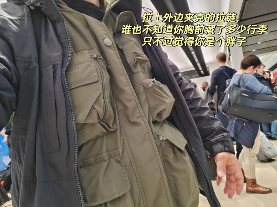 釣水背心最小紅書網民捧為廉航必備神器，「只不過覺得你是個胖子」。（小紅書：老city walker了）