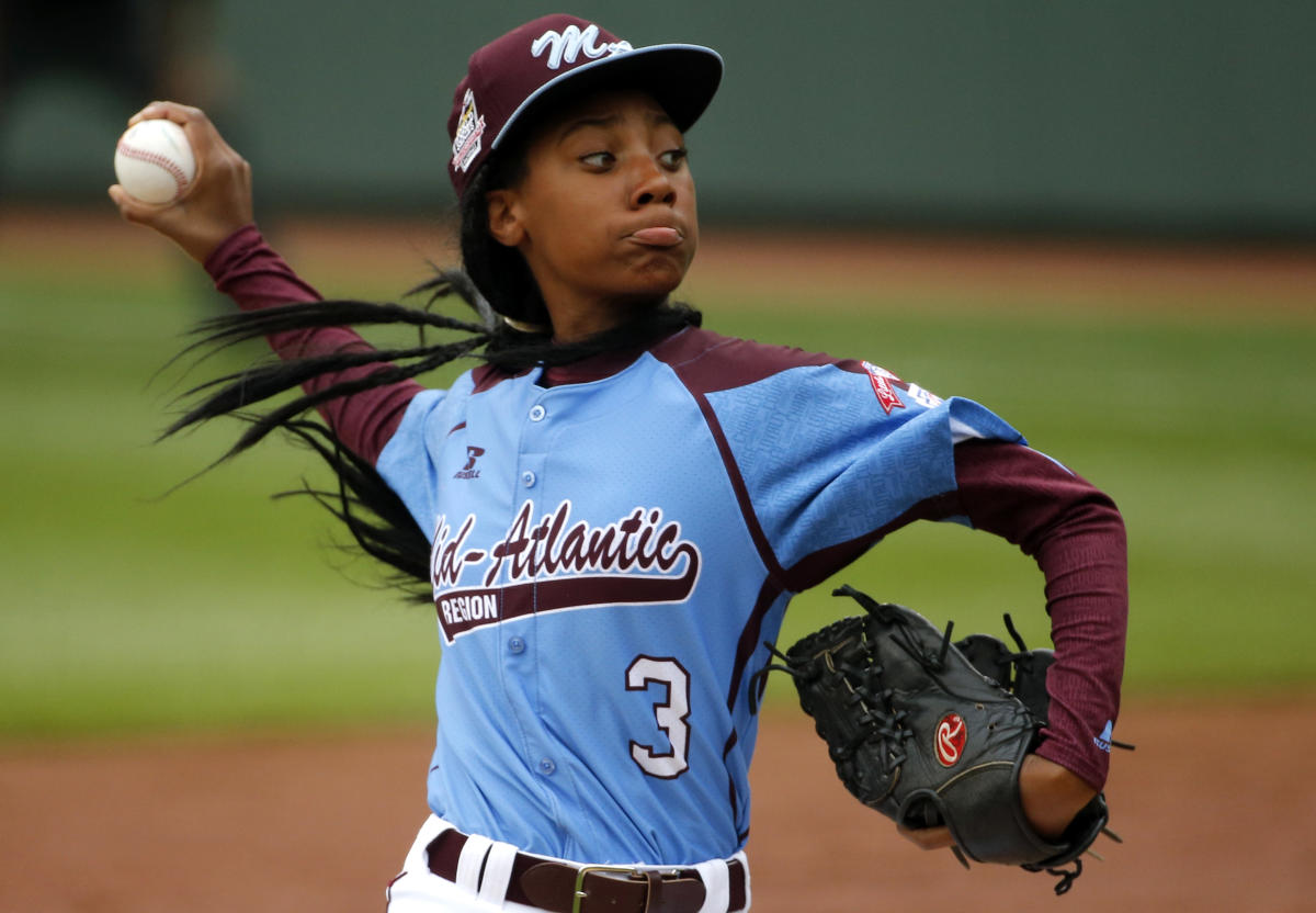 Phillies honor Mo'ne Davis and the Taney Dragons