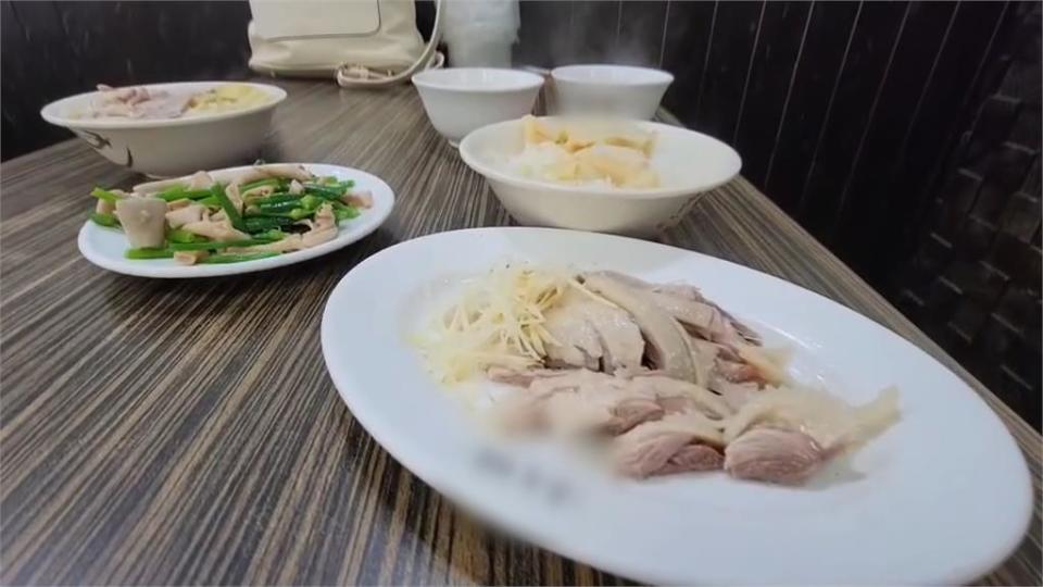 卡位免費鴨肉飯　出現石頭、磚塊排隊奇景