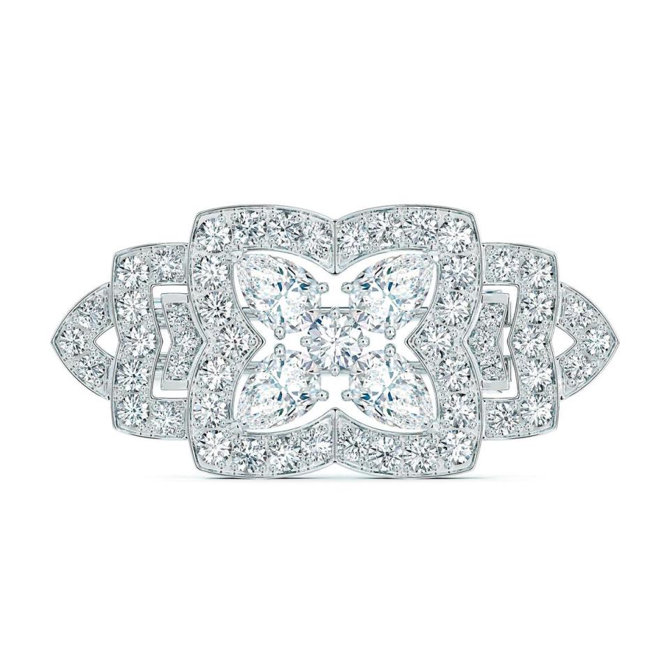 Enchanted Lotus高級珠寶鑽石胸針 鑽石總重約 3.86 克拉 約NT$1,635,000。（De Beers Jewellers提供）