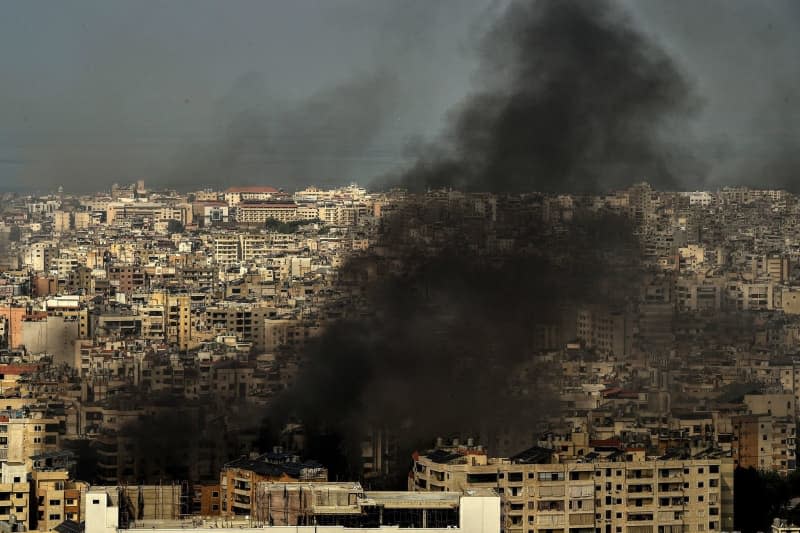 Black smokes billows from Beirut southern suburb after an early morning Israeli air raid. Marwan Naamani/dpa