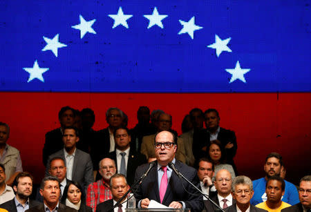 Julio Borges (C), President of the National Assembly and deputy of the Venezuelan coalition of opposition parties (MUD), talks during a meeting of the MUD in Caracas, Venezuela July 3, 2017. REUTERS/Carlos Garcia Rawlins