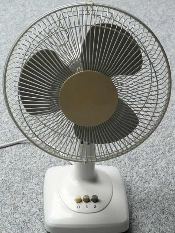 冷氣搭配電風扇，不但舒適也較省錢。（示意圖／Pixabay）