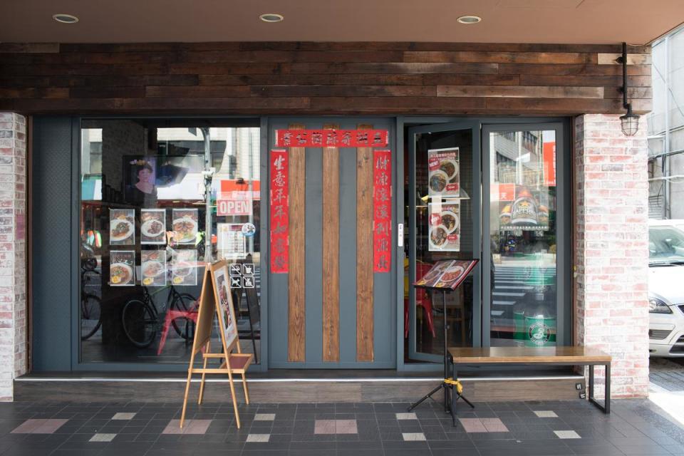 餐廳開在台北樂利路上，門面低調。