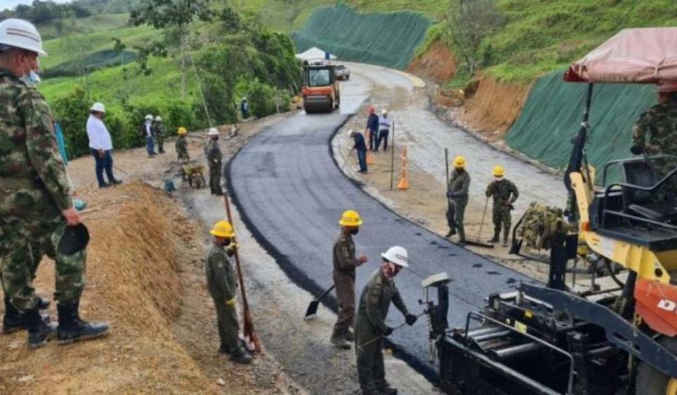 Los ingenieros militares han intervenido vías en Colombia, pero ahora también harían trabajos en ferrocarriles. Foto: Sociedad Colombiana de Ingenieros