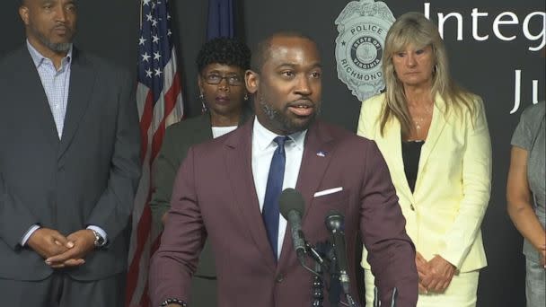 PHOTO: Richmond Mayor Levar Stoney addresses reporters, July 6, 2022. (WRIC)