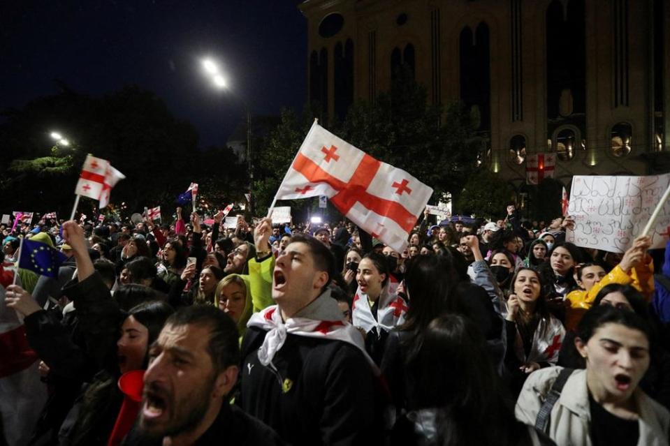 格魯吉亞人早前示威反對有關外國代理人法例。(路透社)