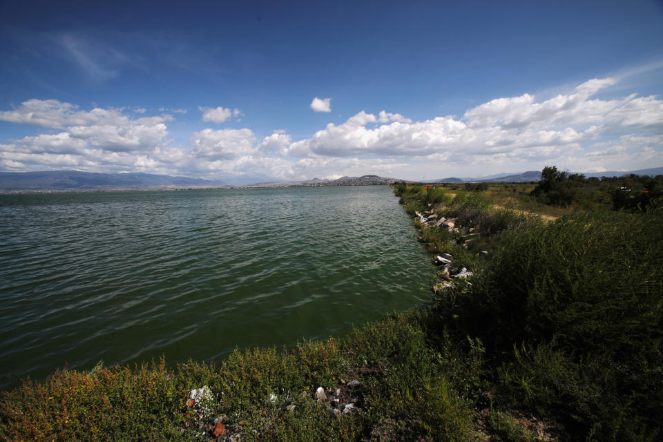 Un lago recupera su sitio y retoma el terreno que le arrebataron para un gran aeropuerto ahora abandonado