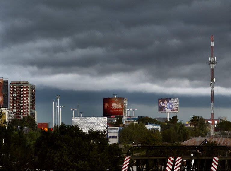 Rige un alerta naranja en la ciudad de Buenos Aires y el conurbano por fuertes tormentas, lluvia y viento