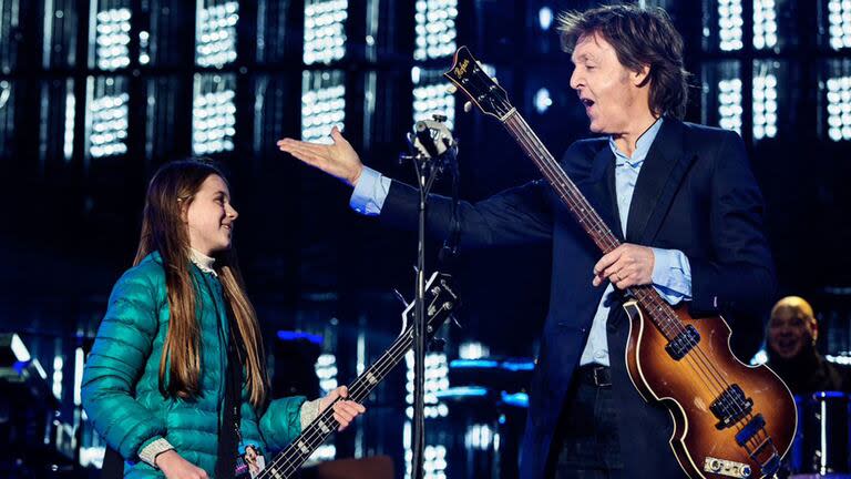 Paul McCartney y la pequeña Leila, de 11 años, cantó junto a la estrella británica en el show de La Plata en 2019