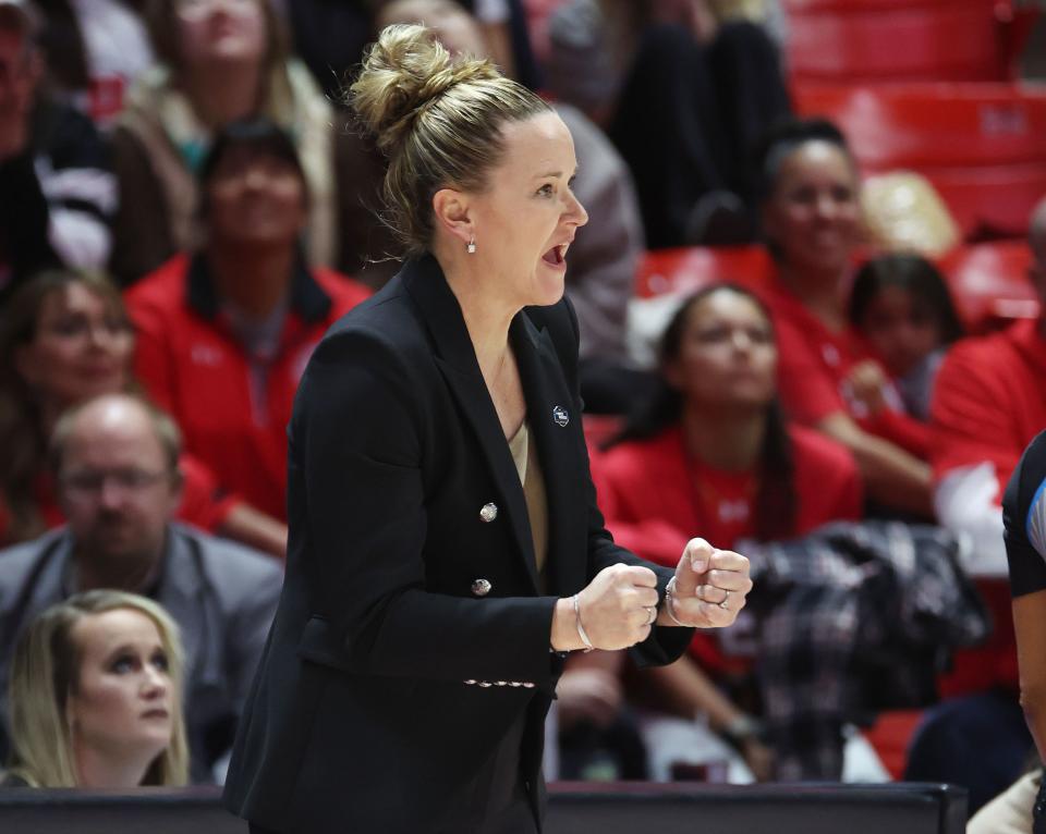 Utah Utes coach Lynne Roberts shouts instructions during second-round NCAA Tournament game. 