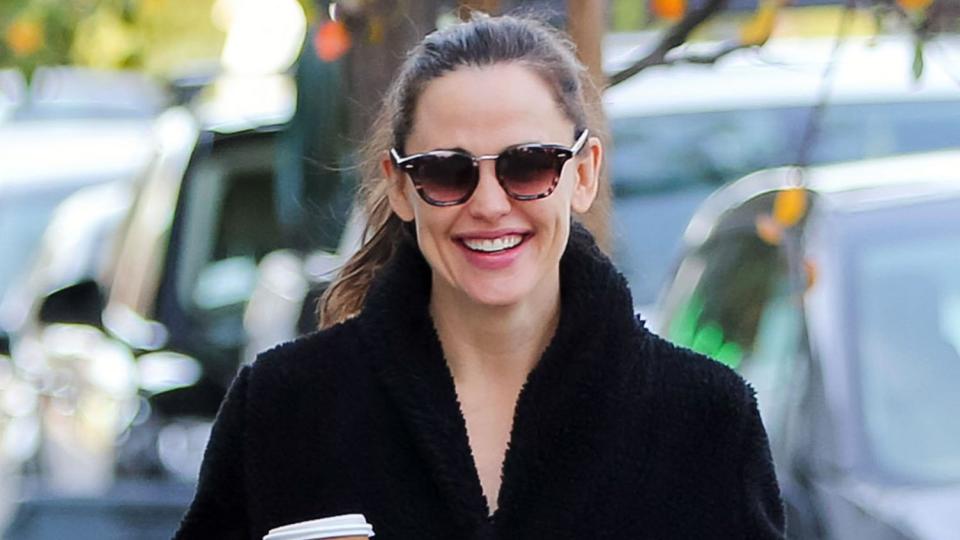 <p>Jennifer Garner could be grabbing a coffee for a pal, or she could be getting double the energy. We don't judge either way. </p>