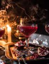 <p>Avec son cocktail « Prince de sang mêlé », Tieghan qui se cache derrière le magnifique blog Half Baked Harvest invite tous les fans d’Harry Potter à célébrer Halloween autour de sa création à base de jus de grenade, de bourbon, de liqueur de framboise, de jus de citron, et de sirop d’érable.</p><p>Découvrez <a href="https://www.halfbakedharvest.com/the-half-blood-prince-cocktail/" rel="nofollow noopener" target="_blank" data-ylk="slk:la recette;elm:context_link;itc:0;sec:content-canvas" class="link ">la recette</a></p><br>