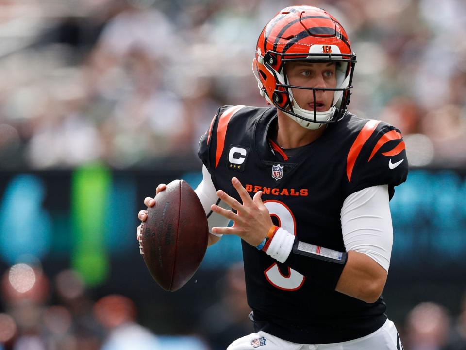 Joe Burrow looks to pass against the New York Jets.