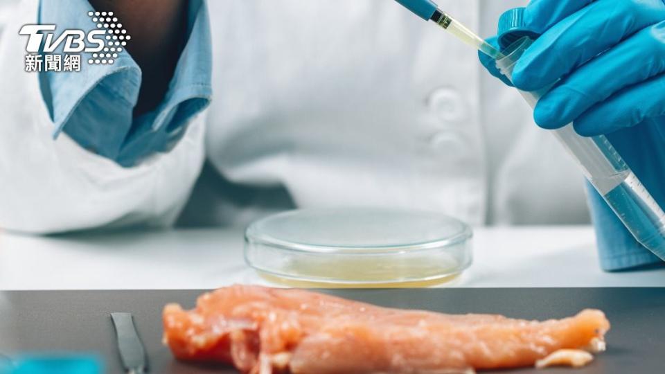 水洗生肉可能造成病菌噴濺。（示意圖／Shutterstock達志影像）