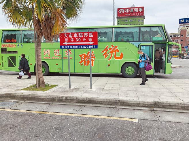 花蓮縣府首次試辦的客運返鄉專車，由統聯、台北客運負責，將於27日、28日中午開放網路訂票。（王志偉攝）