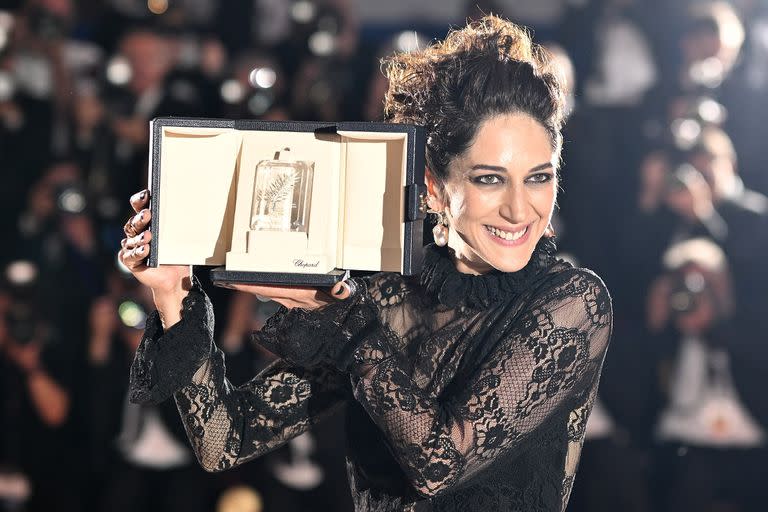 Zahra Amir Ebrahimi, la mejor actriz de Cannes 2022, con su premio