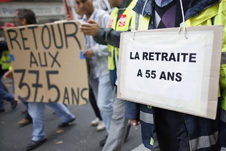 Employees of PSA Peugeot Citroen Aulnay-sous-Bois automobile plant demonstrate over pension reforms in Paris, September 10, 2013. REUTERS/Charles Platiau