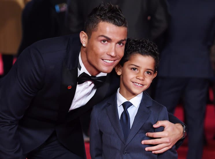 Aunque presume de hijo allá por dónde va, Cristiano volverá a ser padre, ésta vez de gemelos, gracias a la gestación subrogada. (Foto: Getty)