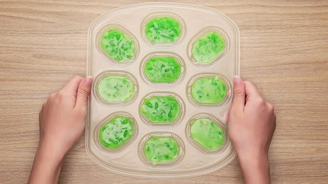 Pour the green pandan mixture into the jelly mould and allow it to solidify or harden in room temperature