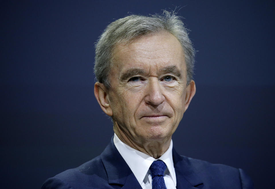 <p>Bernard Arnault ist mit einem Vermögen von rund 62 Milliarden Euro nicht nur (mit großem Abstand) der reichste Mann Frankreichs, sondern auch der reichste Mann Europas und der viertreichste Mann der Welt. Der Geschäftsmann, der Ingenieurwissenschaften studierte und das Immobilienunternehmen seines Vaters übernahm, ist Vorstandsvorsitzender des französischen Luxusgüterkonzerns LVMH. (Foto: gettyimages) </p>