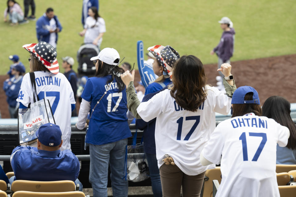 <strong>球迷爭睹大谷翔平。（圖／美聯社）</strong>