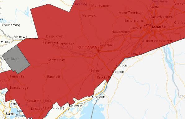 A map showing the extent of Environment Canada's winter storm and snowfall warnings in eastern Ontario and western Quebec as of 4 p.m. on Dec. 3, 2023.