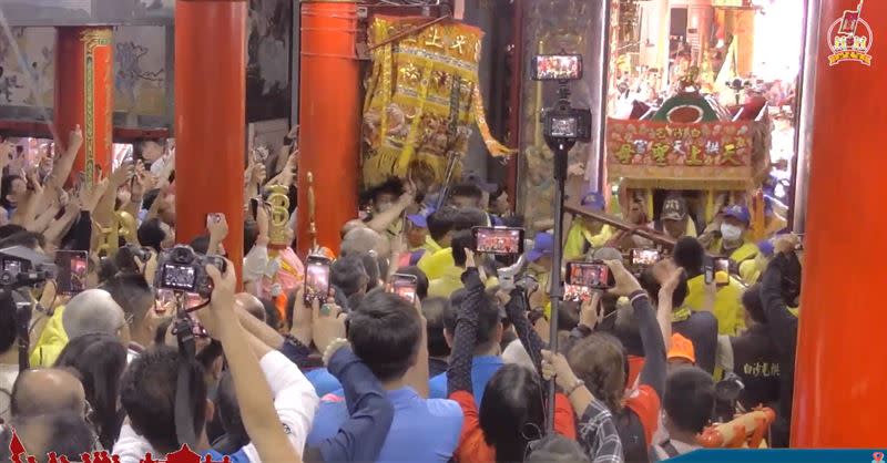 白沙屯媽祖回宮。（圖／翻攝自白沙屯拱天宮臉書直播畫面）