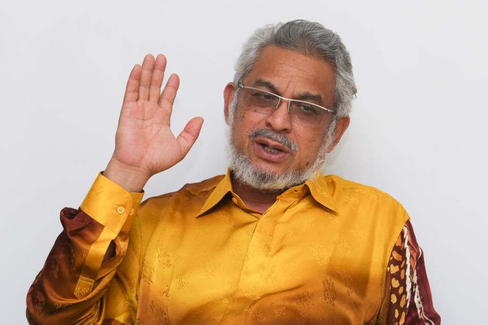 Amanah’s Khalid Samad says the purported number of 30 Umno MPs supporting Datuk Seri Anwar Ibrahim is merely his estimate. — Picture by Choo Choy May