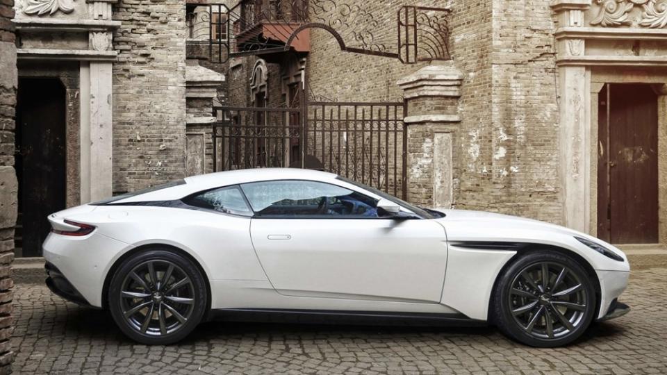 Aston Martin DB11