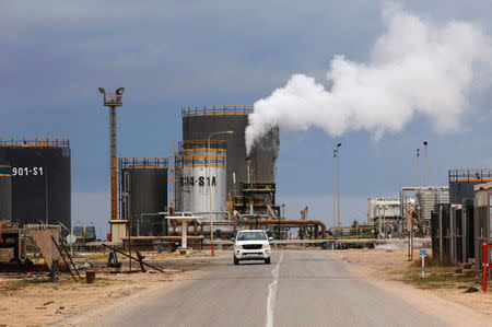 A general view shows an oil refinery in Zawia, west of Tripoli, December 18, 2013. REUTERS/Ismail Zitouny/File Photo