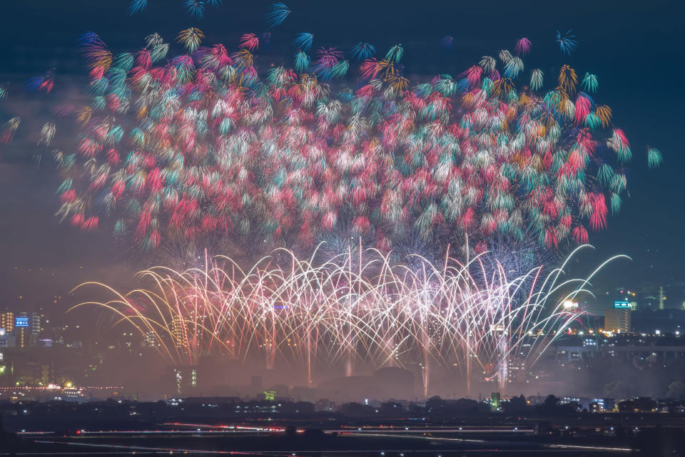 Photographer travels across Japan snapping most incredible firework displays