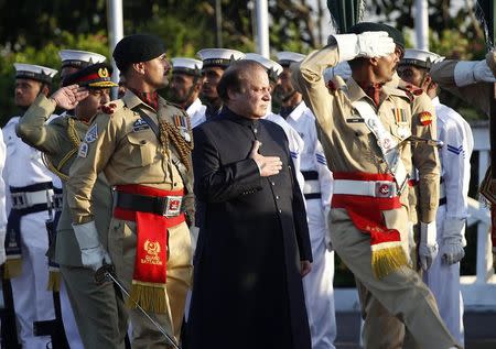 Pakistan's newly elected Prime Minister Nawaz Sharif (C) inspects the guard of honor during a ceremony as he arrives at the prime minister's residence after being sworn-in, in Islamabad in this June 5, 2013 file photo. REUTERS/Mian Khursheed/Files
