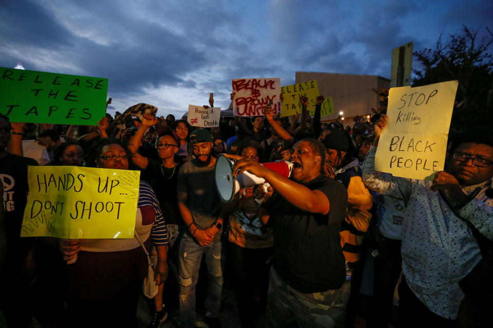 Protests erupt after deadly police shooting in Charlotte, N.C