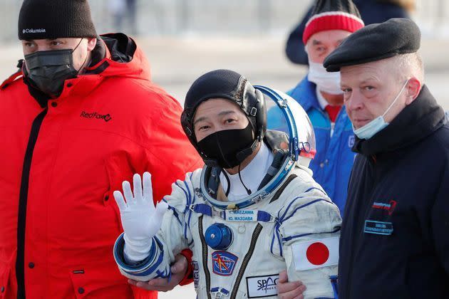 <p>Le milliardaire japonais Yusaku Maezawa, son assistant Yozo Hirano et le cosmonaute Alexandre Missourkine ont décollé du cosmodrome russe de Baïkonour au Kazakhstan, le 8 décembre 2021.</p>