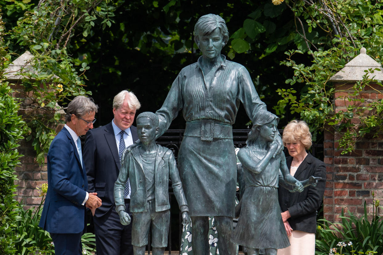 Sculptor Ian Rank-Broadley,(L), Earl Spencer (C) and Lady Sarah McCorquodale look on after the unveiling of a statue of Princess Diana at The Sunken Garden in Kensington Palace, London on July 1, 2021, which would have been her 60th birthday. - Princes William and Harry set aside their differences on Thursday to unveil a new statue of their mother, Princess Diana, on what would have been her 60th birthday. (Photo by Dominic Lipinski / POOL / AFP) (Photo by DOMINIC LIPINSKI/POOL/AFP via Getty Images)