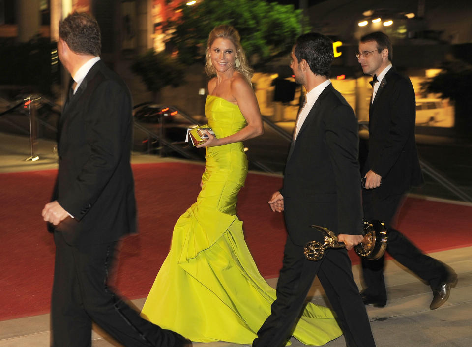 Julie Bowen, center, winner of the award for outstanding supporting actress in a comedy series for "Modern Family," arrives at the 64th Primetime Emmy Awards Governors Ball on Sunday, Sept. 23, 2012, in Los Angeles. (Photo by Chris Pizzello/Invision/AP)