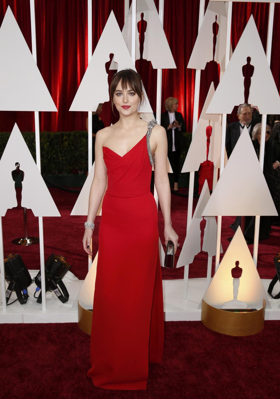 "50 Shades of Grey" actress Dakota Johnson arrives at the 87th Academy Awards in Hollywood, California February 22, 2015. REUTERS/Lucas Jackson (UNITED STATES TAGS:ENTERTAINMENT) (OSCARS-ARRIVALS)
