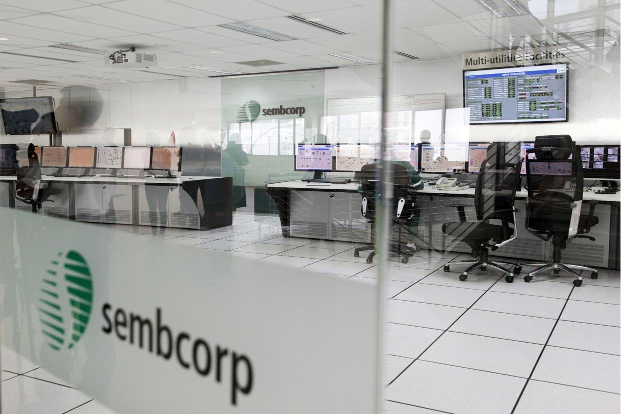 Computer monitors stand inside the central control room of the Global Asset Management System (GAMS) at Sembcorp Industries Ltd.'s Technology and Innovation Center on Jurong Island in Singapore, on Friday, March 31, 2017. (Ore Huiying/Bloomberg)