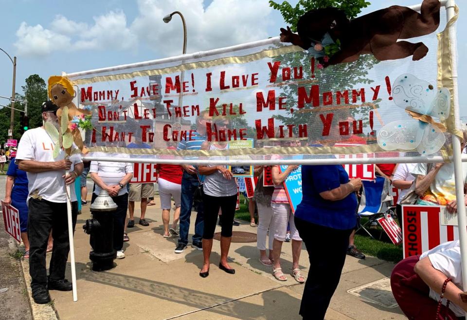 Anti-abortion protesters showed up to the clinic in St. Louis on Friday. (Photo: Melissa Jeltsen/HuffPost)