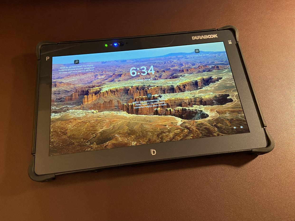  Durabook R11 Rugged Tablet 