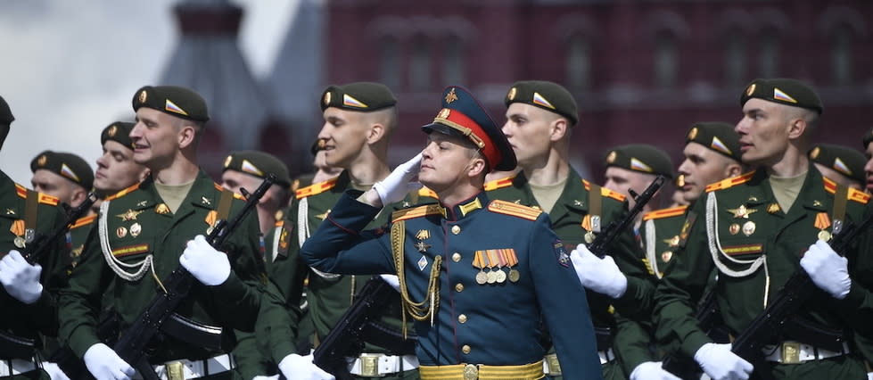 Des militaires russes défilant lors des célébrations du 9 mai à Moscou.
