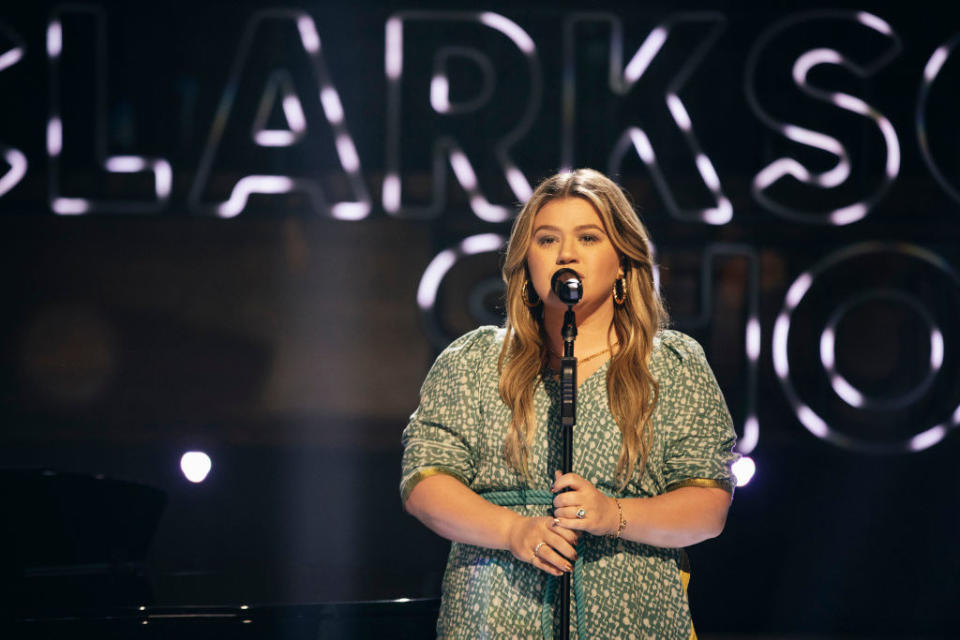 Kelly Clarkson singing