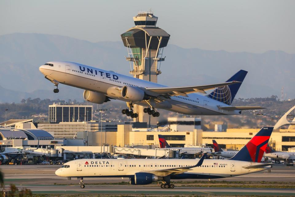 United Airlines und Delta Air Lines haben beide ein Drehkreuz am Los Angeles International Airport. - Copyright: Markus Mainka/Shutterstock.com