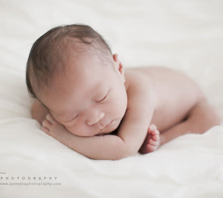 Photograph your newborn in his own skin