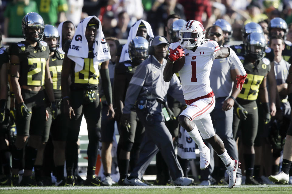 Wisconsin wide receiver Aron Cruickshank runs for a touchdown against Oregon during first half of the Rose Bowl NCAA college football game Wednesday, Jan. 1, 2020, in Pasadena, Calif.(AP Photo/Marcio Jose Sanchez)