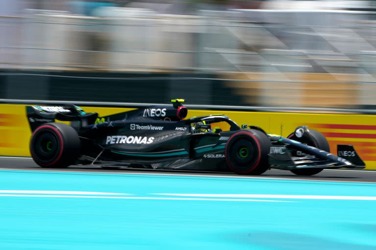 Lewis Hamilton, que había puesto segundo a su Mercedes en los entrenamientos del viernes, sorprendió a propios y extraños el sábado: no accedió a la Q3 en Miami.